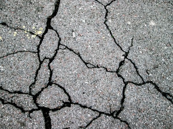 Driveway Crack Filling in Gallatin