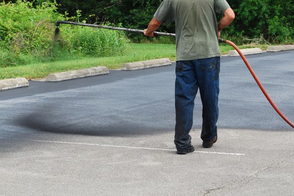 Lot Sealcoating in Gallatin
